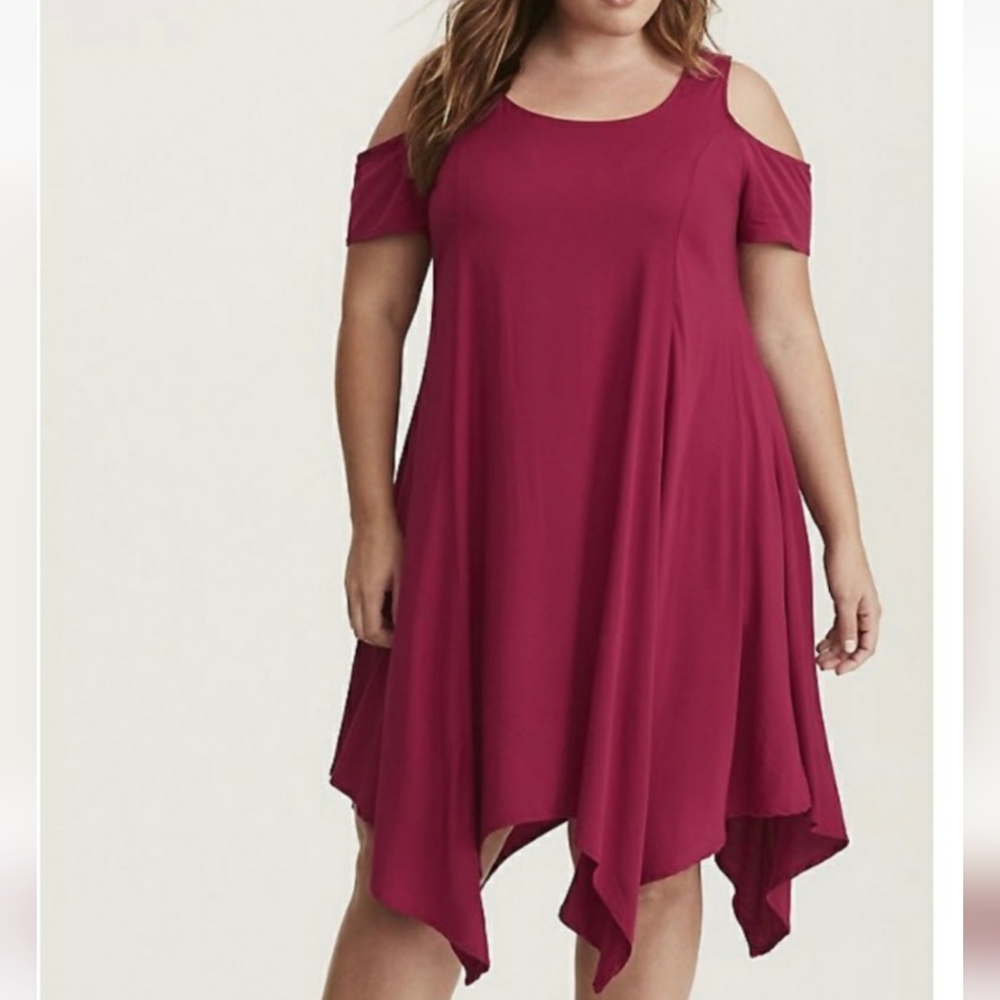 〰️Torrid〰️ Mini Challis Cold Shoulder Handkerchief Hem Dress 0X